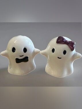 Ceramic Ghost Salt and Pepper Shaker Set White Halloween spooky Cracker Barrel
